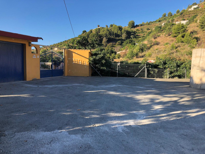 Almuñécar mejora el acceso a la zona de Casa Adelfas con una inversión de más de 40.000 euros